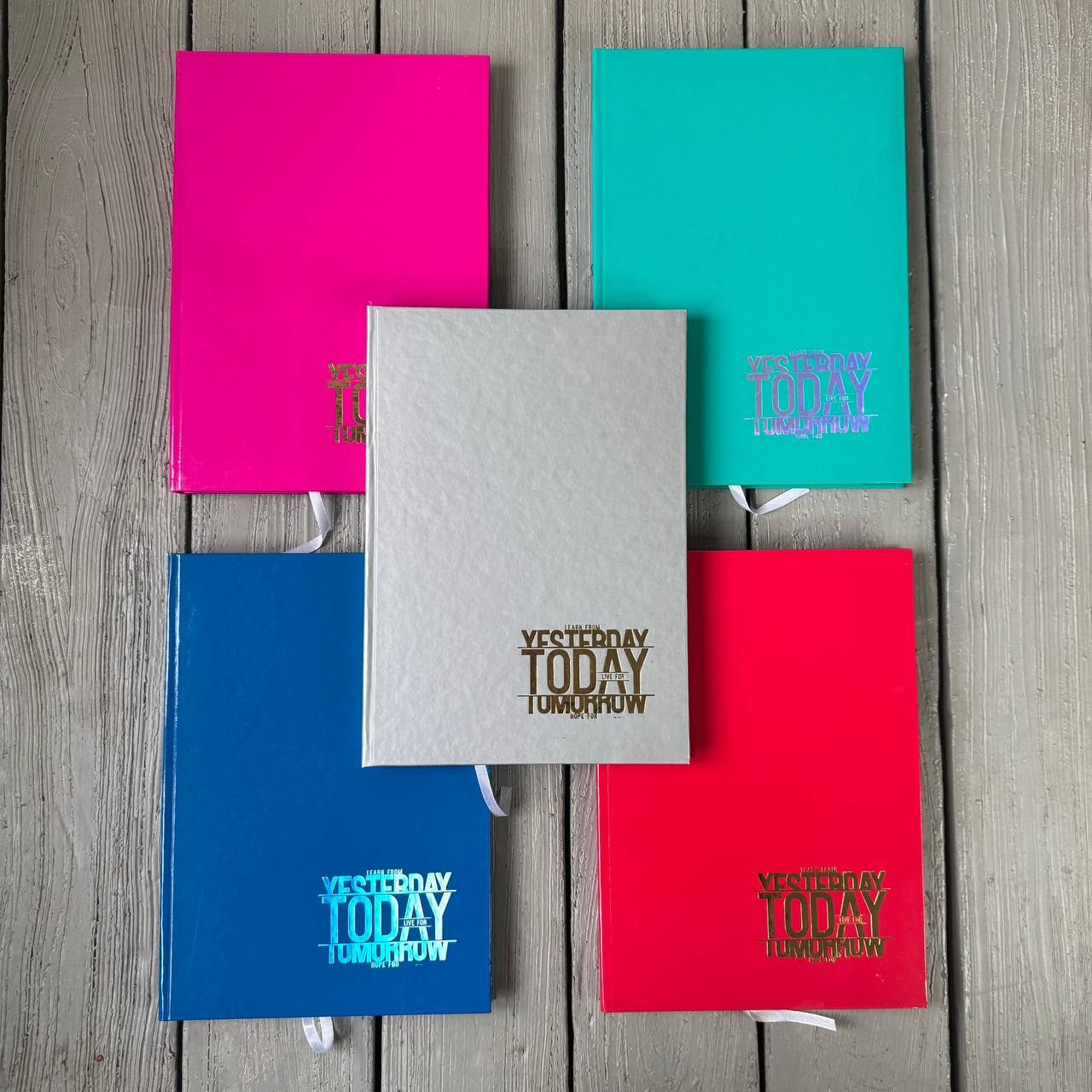 ЗОШИТ А4, флуоресцентний PREMIUM, 192 арк. + ТИСНЕННЯ