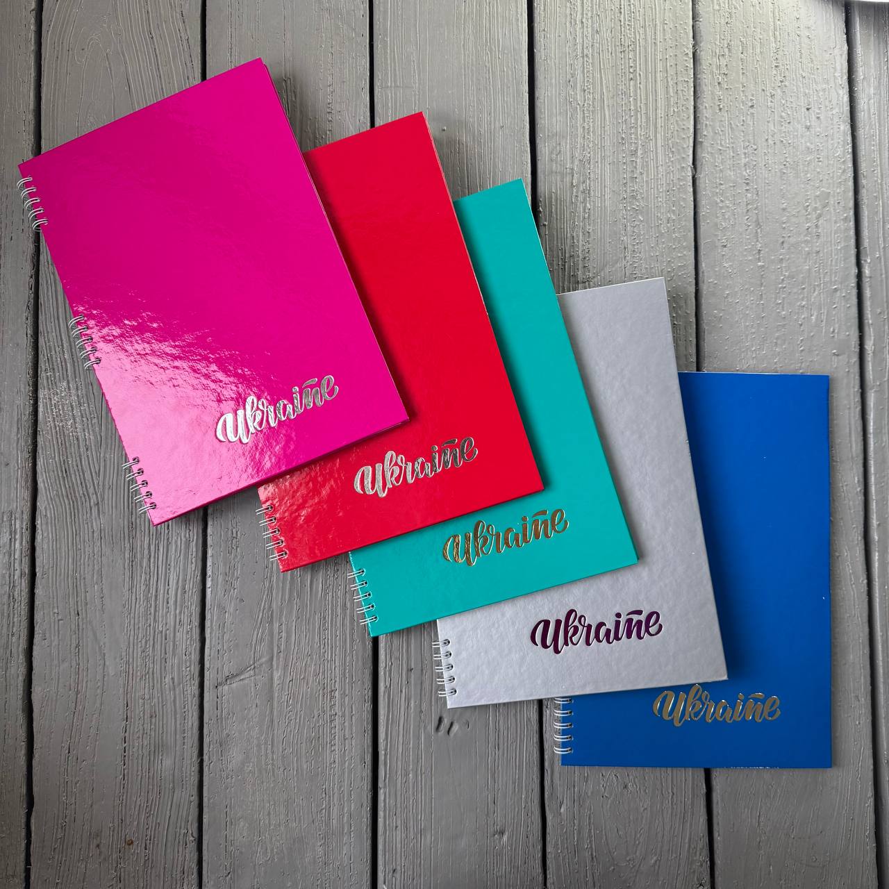 ЗОШИТ А4, флуоресцентний, 80 арк., на пружині + ТИСНЕННЯ