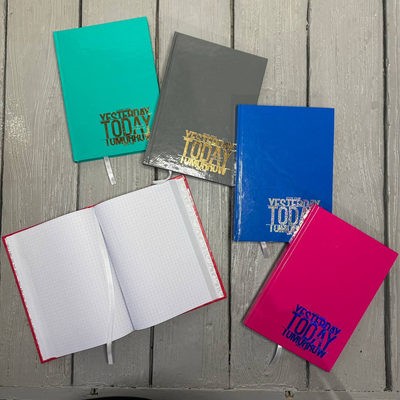 ЗОШИТ А5, флуоресцентний PREMIUM, 176 арк. + ТИСНЕННЯ