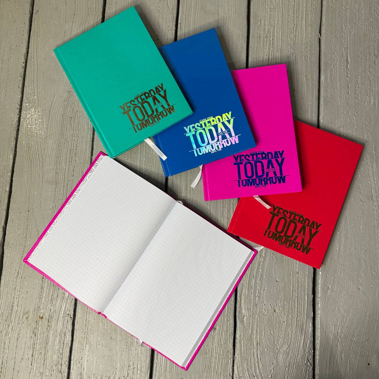 ЗОШИТ А5, флуоресцентний PREMIUM, 80 арк. + ТИСНЕННЯ